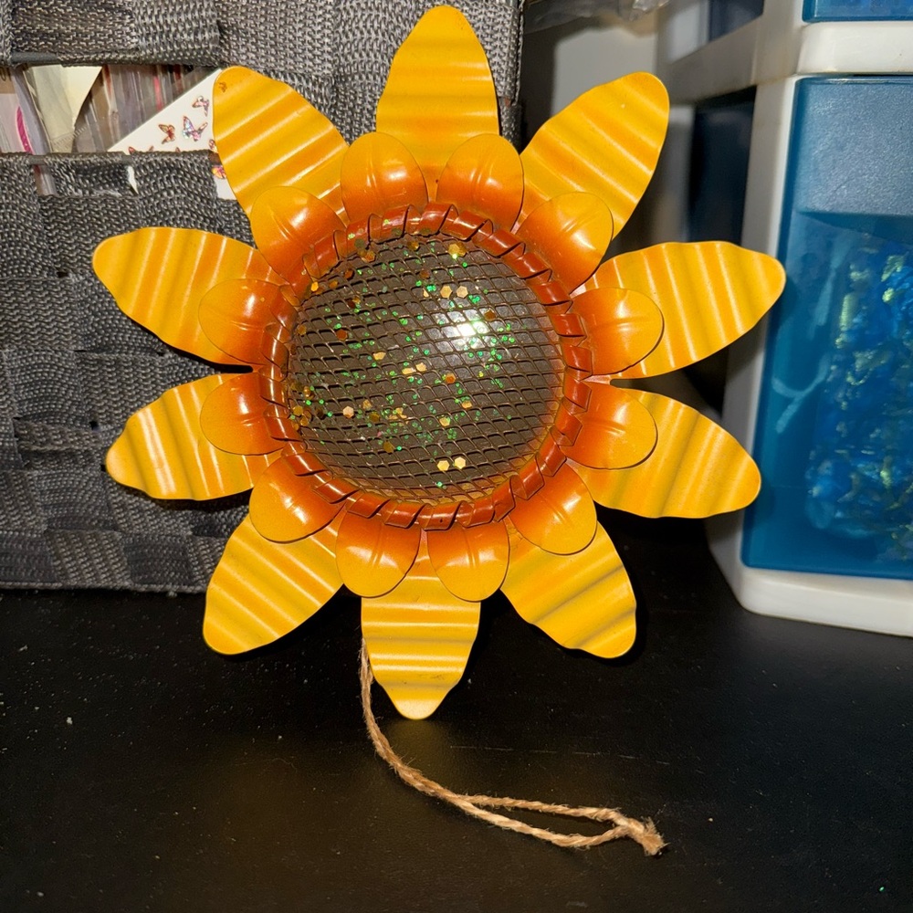 2 Sunflower Room Decoration - Picture 2 of 4
